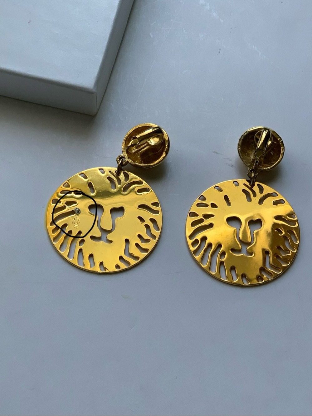 VTG ✨80s Dillard's Lion Head Eearrings - Gold Tone Cutout - Original Box - Picture 5 of 7